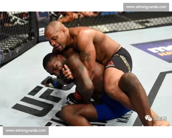 科米尔对决米尔的巅峰较量揭示重量级时代的力量与技艺传承与荣耀